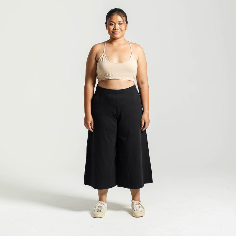V-shaped waist jersey pants :: LICHI - Online fashion store