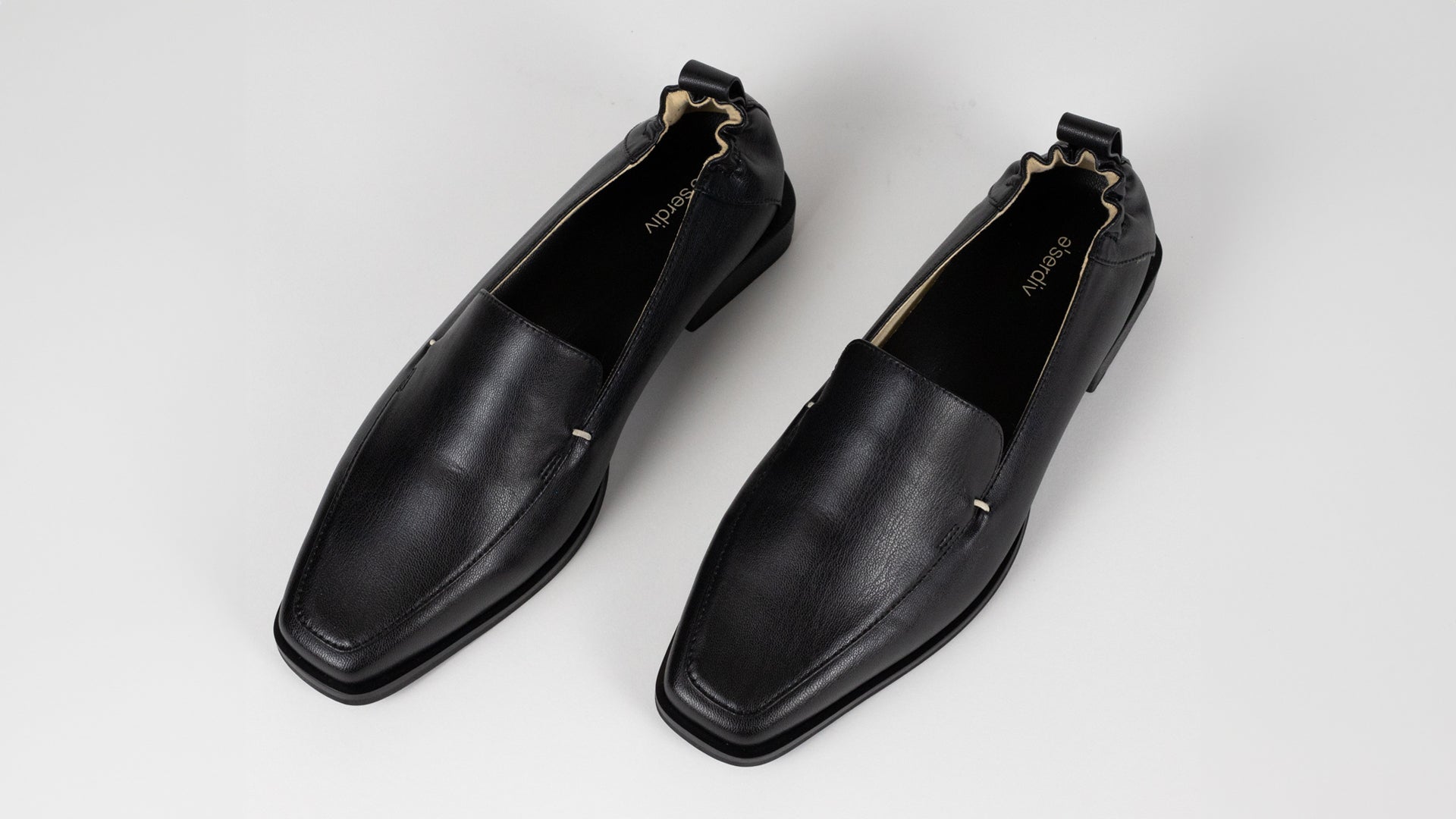 THE LOAFER - ə'serdiv - stride