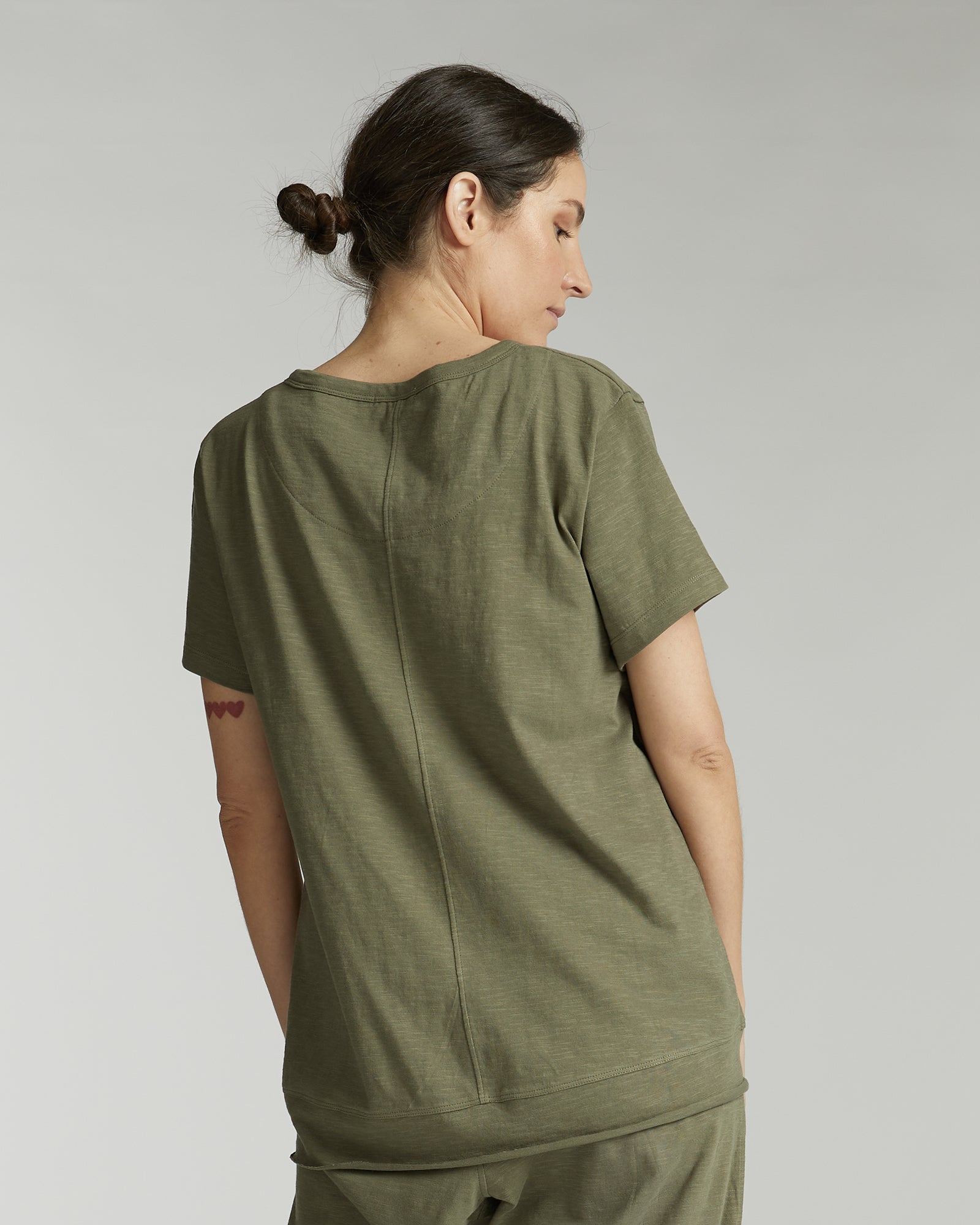 The Raw Hem Slub Tee | Moss - Cloth & Co - stride