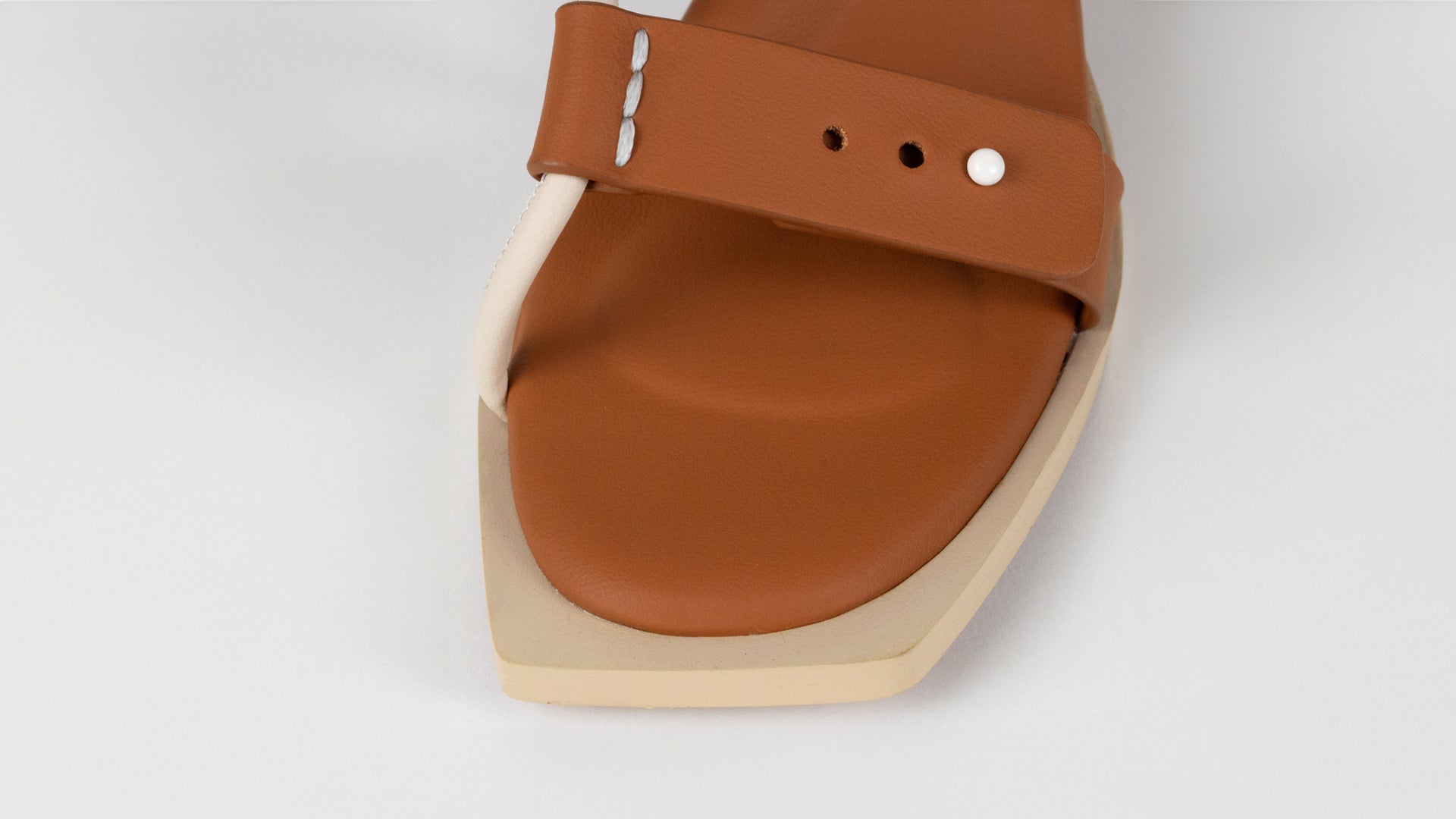 THE SQUOVAL SANDAL - ə'serdiv - stride