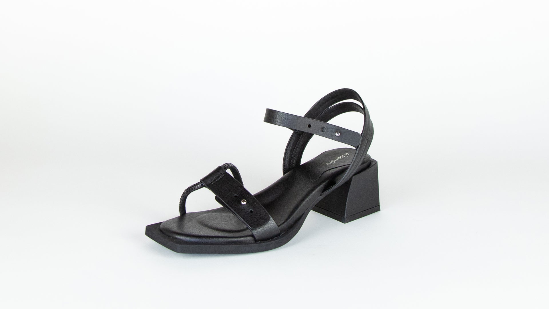 THE SQUOVAL SANDAL - ə'serdiv - stride