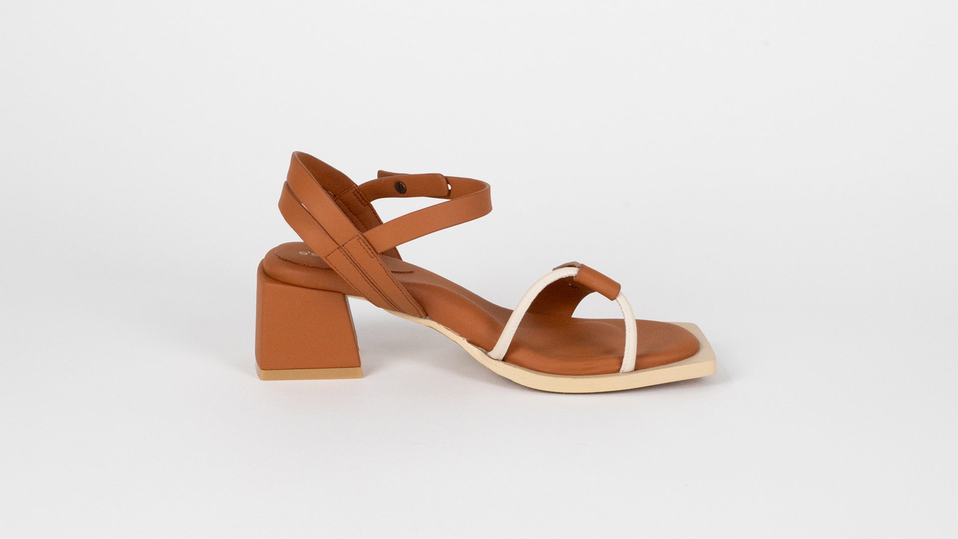 THE SQUOVAL SANDAL - ə'serdiv - stride