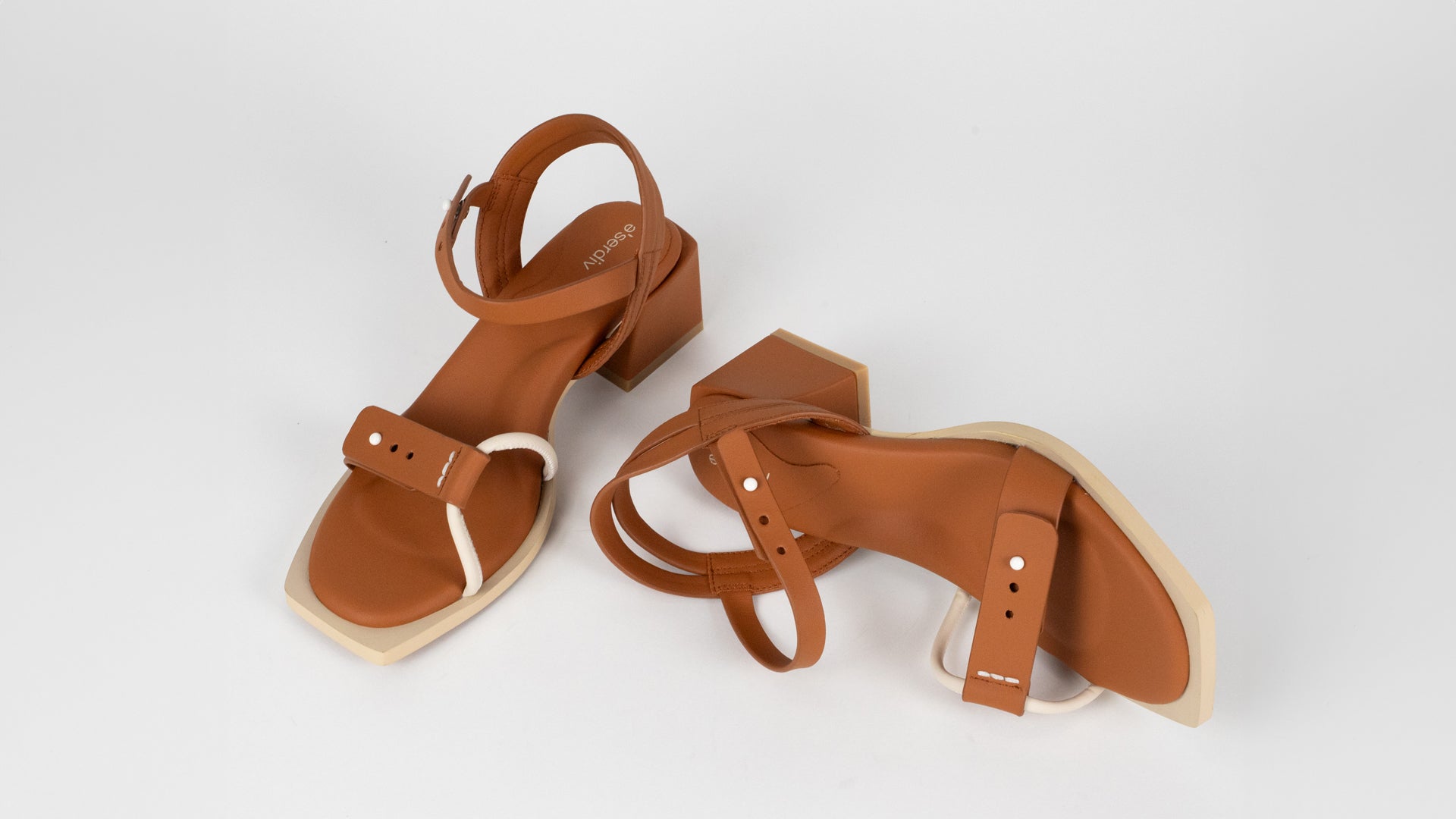 THE SQUOVAL SANDAL - ə'serdiv - stride