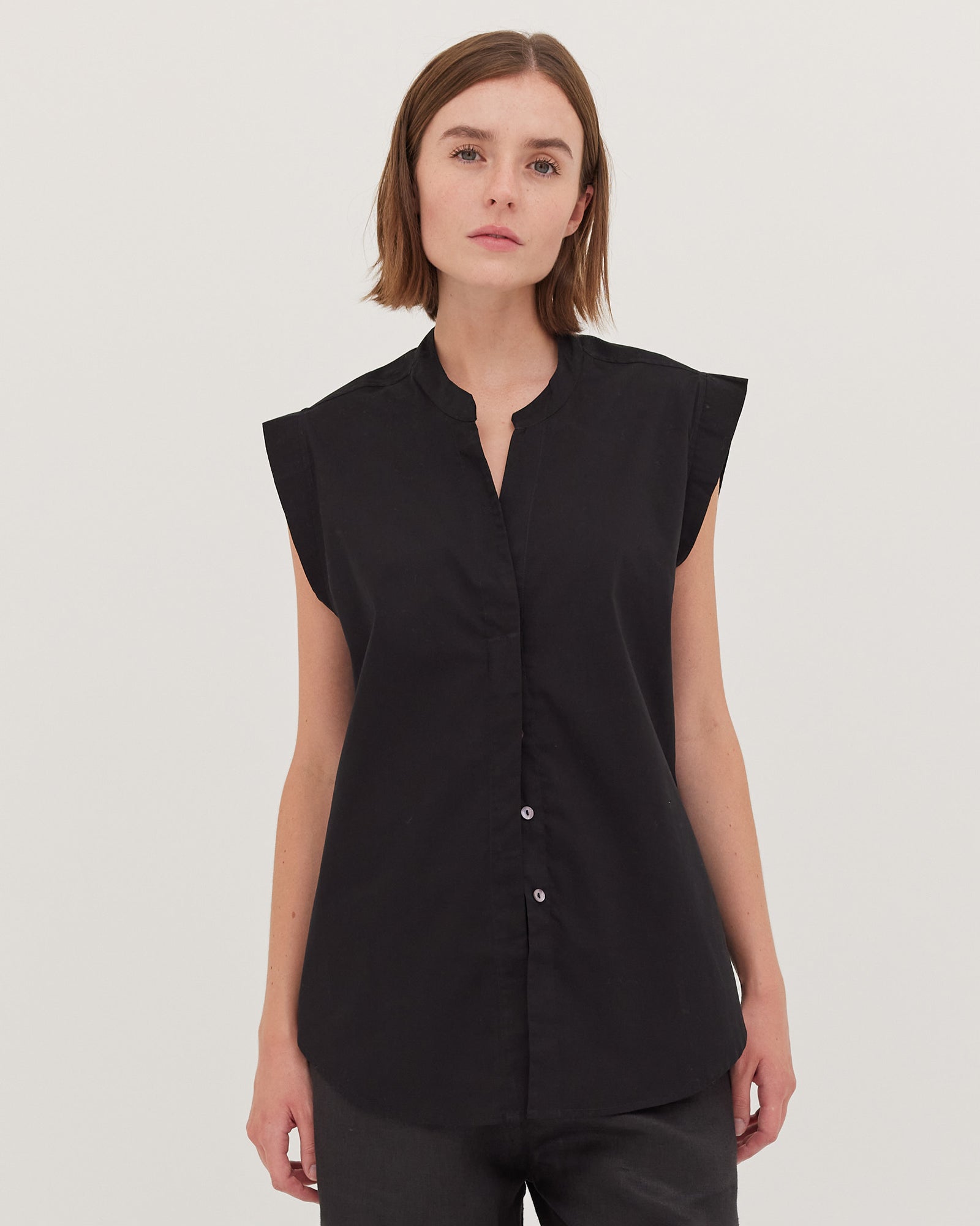 The Tailored Sleeveless Shirt | Black - Cloth & Co - stride