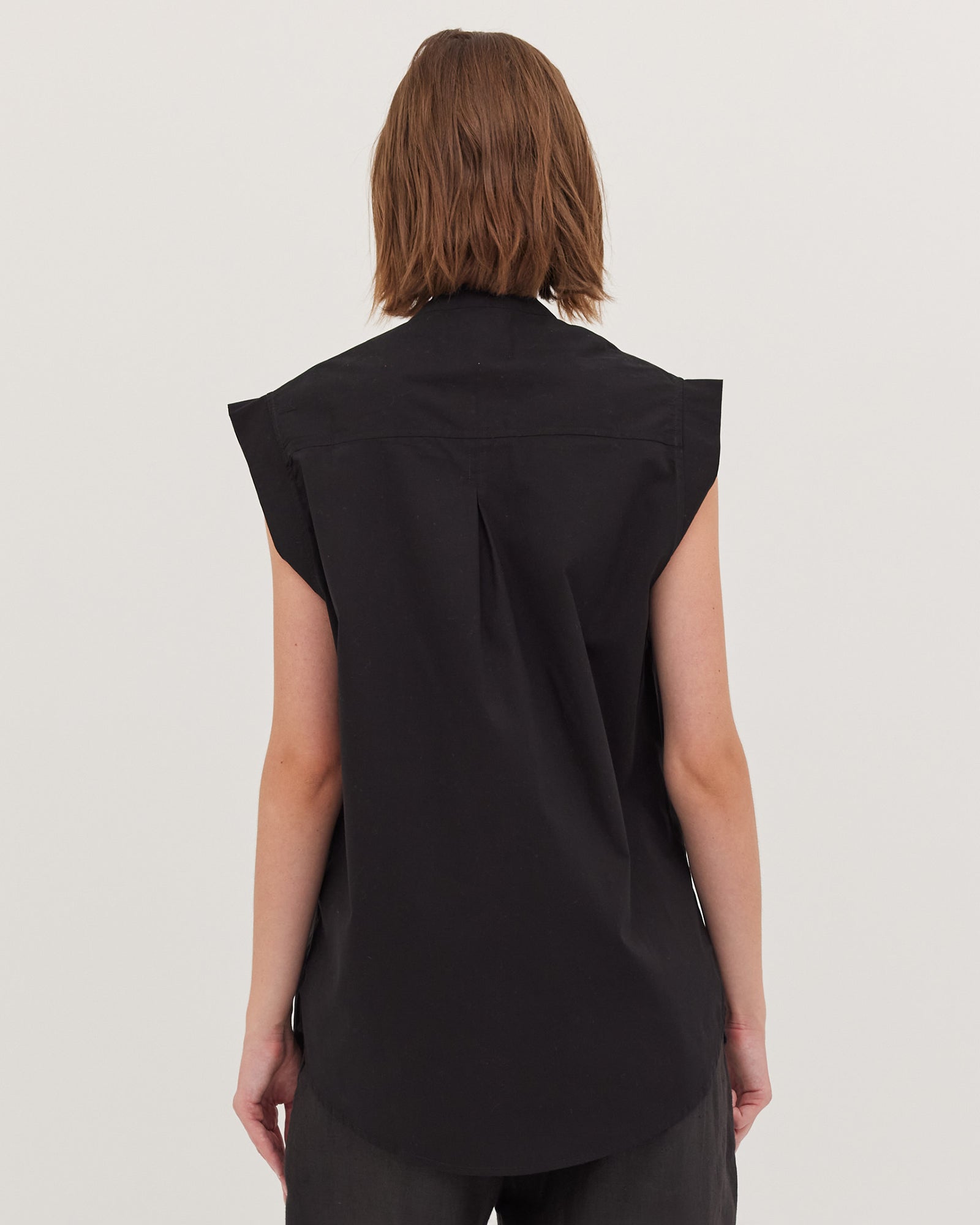 The Tailored Sleeveless Shirt | Black - Cloth & Co - stride