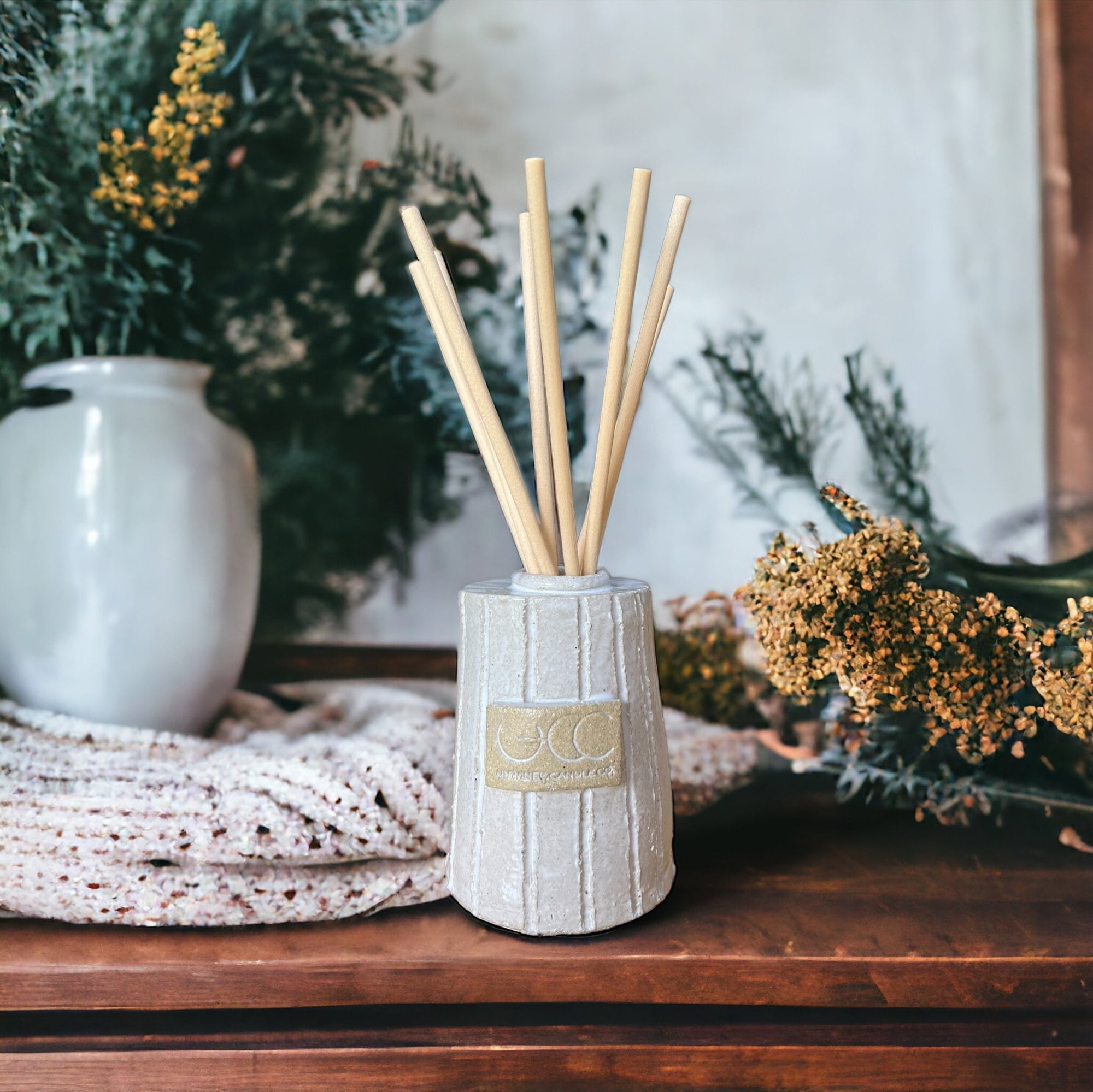 UCC x WANDERING WATTLE CERAMICS DIFFUSER - Unwind Candle Co - stride